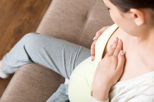 prurito al seno durante la gravidanza